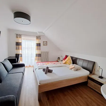 Biobauernhof Tonimoertl 마리아프파르